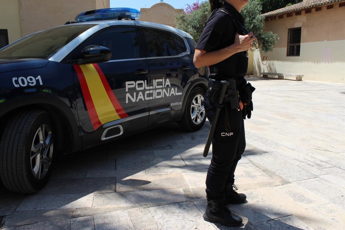  Golpea e hiere a su pareja en la cabeza con una botella 