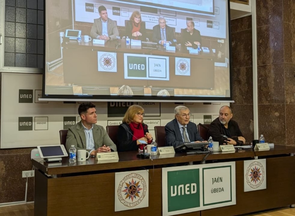  La UNED presenta el libro 'La primera vuelta al mundo' 