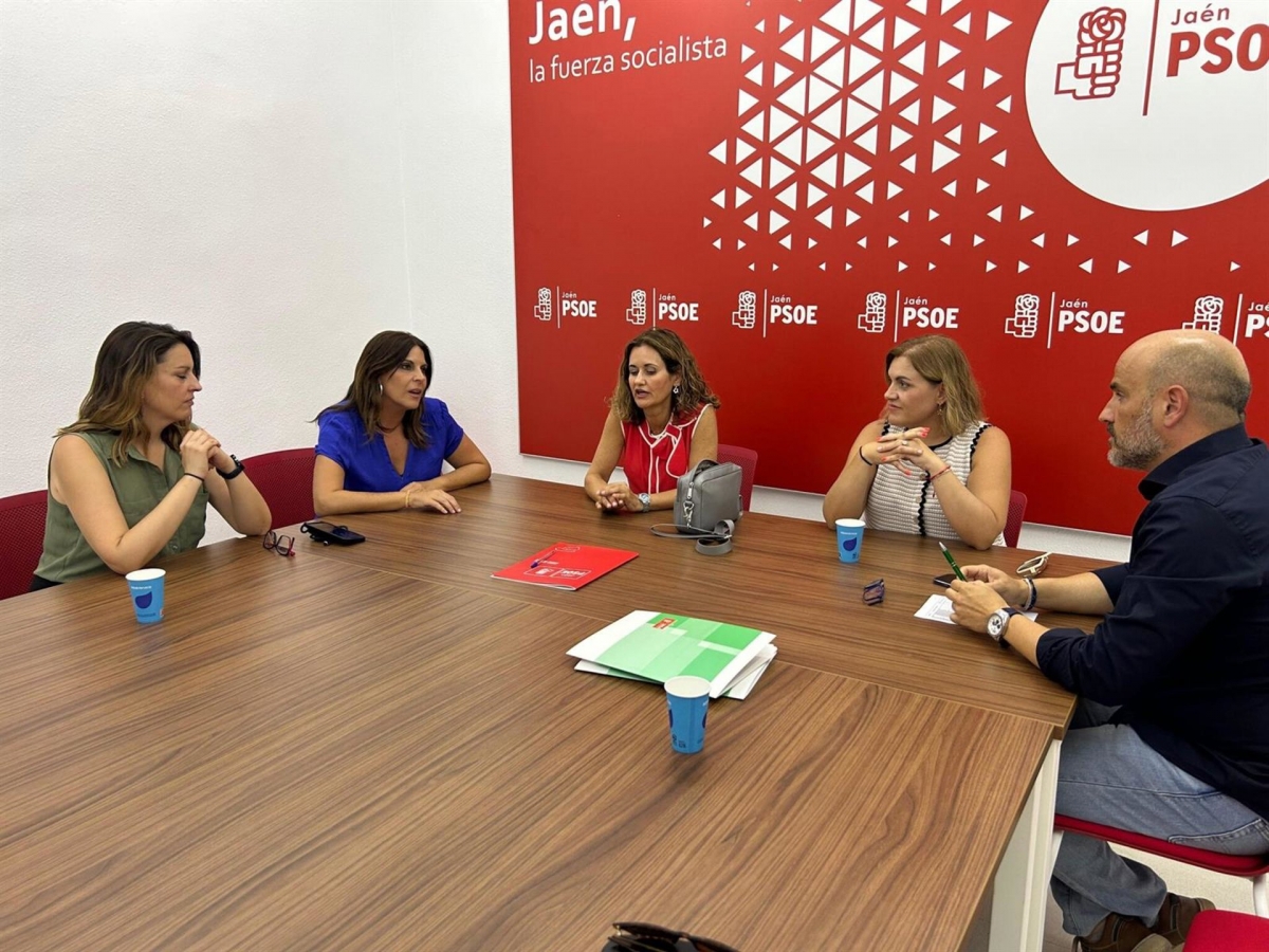 El PSOE denuncia "el maltrato" de la Junta a las matronas