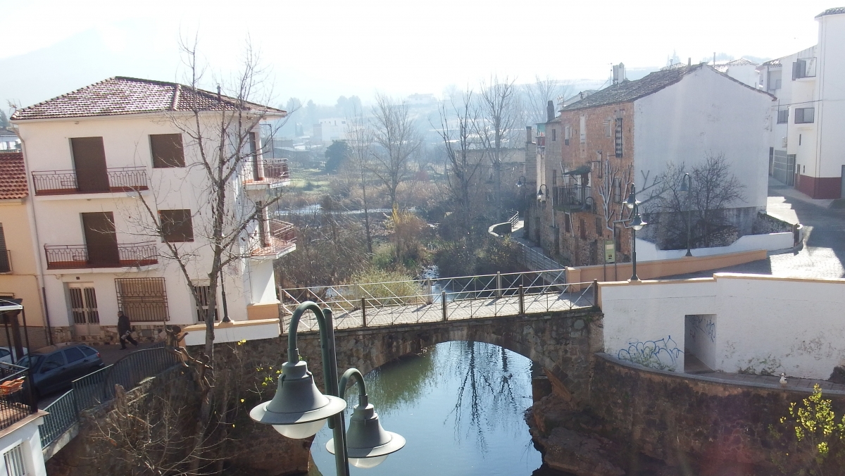  UGT apela a Junta y Gobierno central por el caso del calendario franquista 