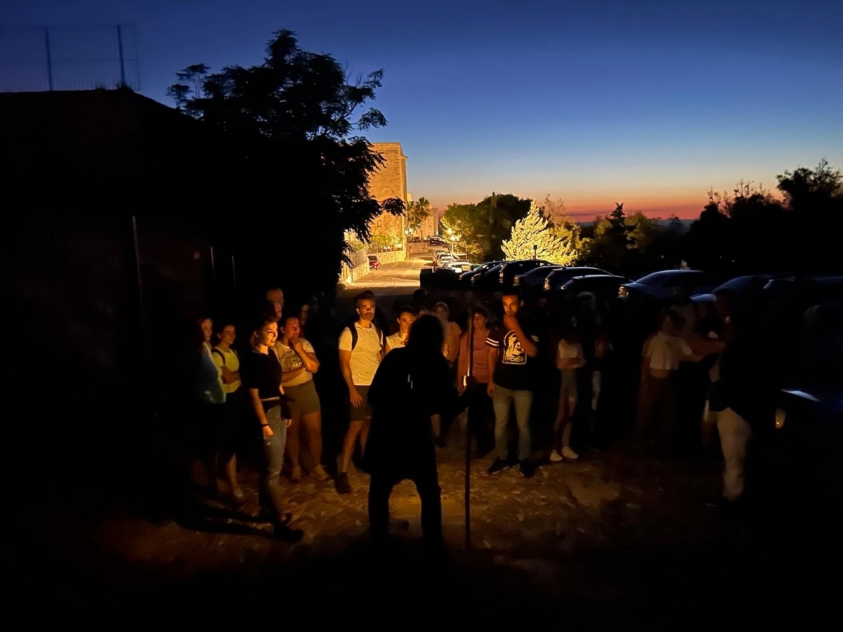Jaén sale de senderismo por la noche