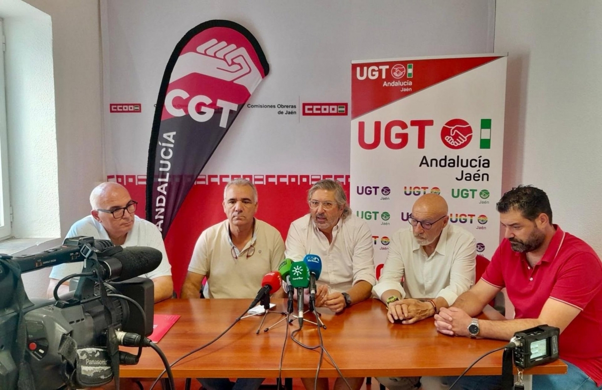  Los sindicatos convocan una huelga en los autobuses por carretera 