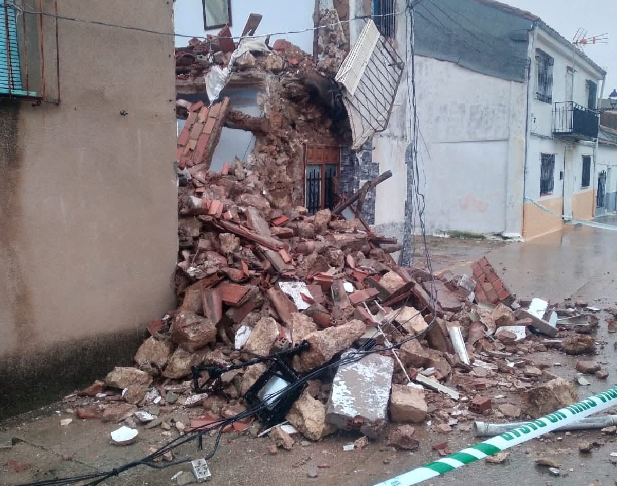  Se derrumba una casa en Sorihuela del Guadalimar con su propietario dentro 