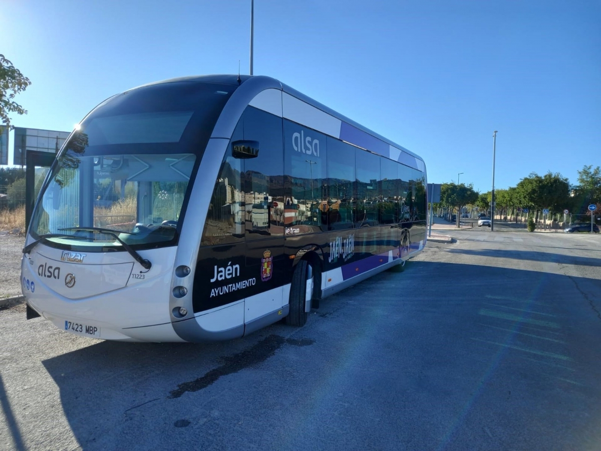 El uso del autobús urbano en Jaén casi se duplica desde 2021