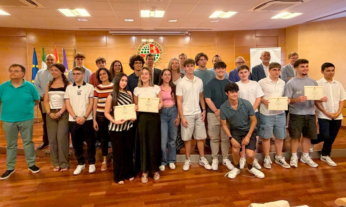  La UJA premia a los clasificados de las Olimpiadas Científicas 