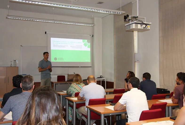  La UNIA aborda la estrategia y el cálculo de costes en aceites de oliva 