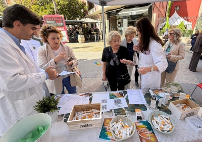  Los farmaceúticos salen a la calle para explicar cómo protegerse del sol 