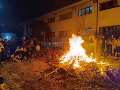  38 hogueras hacen grande la tradición de San Antón 