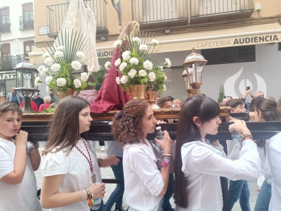 Éxito de participación en las procesiones infantiles de la Cruz de Mayo 