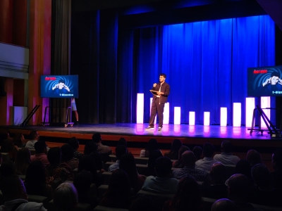  ‘T-Hipnotizo’ de Jorge Luengo llena el Teatro Darymelia 