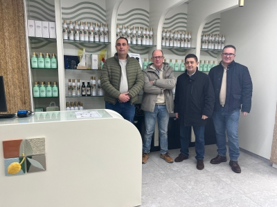  El Plan Especial de Empleo mejora la biblioteca y el parking de Canena 