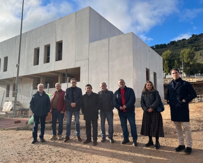  Reyes subraya "el buen ritmo" de las obras del Parque de Bomberos de Cambil 