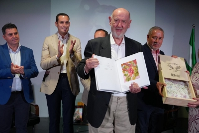  Juan Eslava Galán dona una obra al Museo Cerezo Moreno 