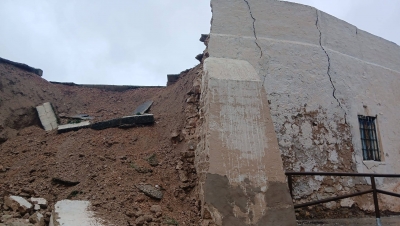  Se cae una parte de la plaza de toros de Orcera 