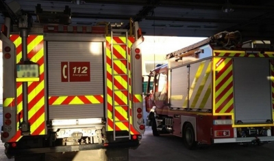  Los bomberos actúan en un incendio sin heridos en un piso de Andújar 