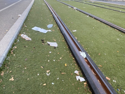  JM+ requiere a la Junta la limpieza del césped del tranvía 