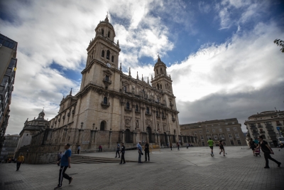  Límites al acceso a la plaza de Santa María a vehículos autorizados 