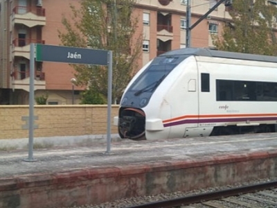  PP y PSOE negocian "en horas" para Málaga "el tren que niegan a Jaén" 