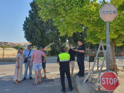  El Ayuntamiento instala 20 señales verticales en Puente Tablas 