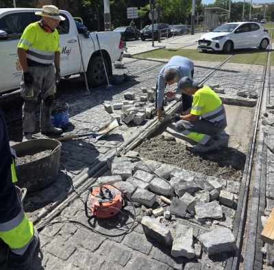  El Ayuntamiento acomete arreglos en la plataforma tranviaria 
