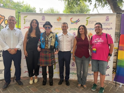 Paco Clavel pregona el Orgullo en la capital jiennense 