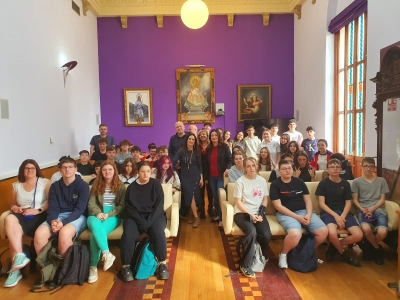  Una veintena de estudiantes franceses conocen el Ayuntamiento de la capital 