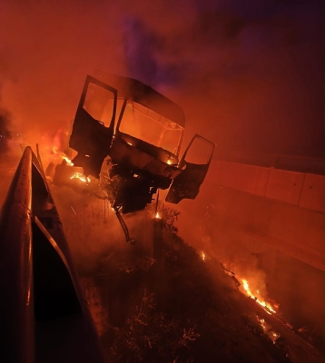  Arde un camión tras sufrir un accidente en la A-323 en sentido Bailén 
