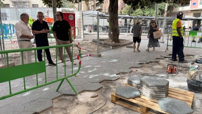  El Ayuntamiento reutilizará las baldosas tipo Gaudí de la Constitución 