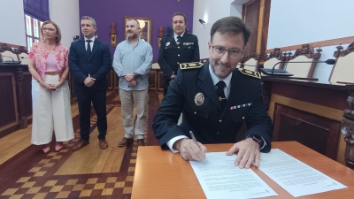  Gustavo Vega toma posesión como nuevo intendente de la Policía Local 
