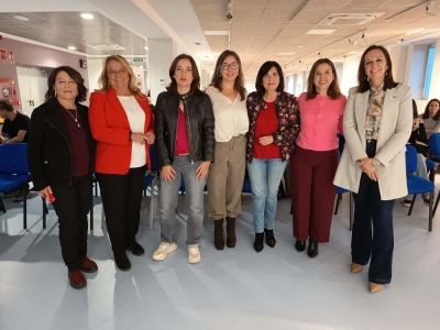  Una exposición muestra la labor de las profesionales de servicios sociales 