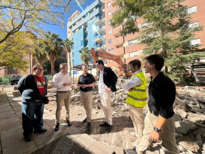  El Ayuntamiento arregla la plaza de Las Sufragistas 