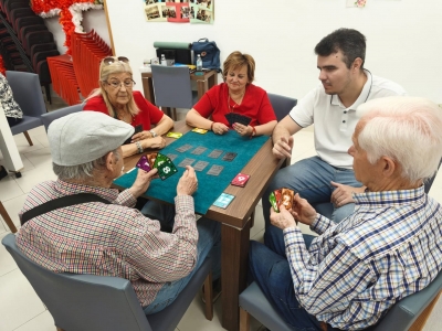  La UJA acerca la ciencia a las personas mayores a través del juego 