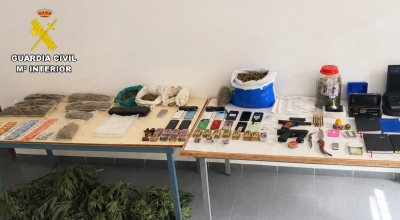 La Guardia Civil desmantela dos puntos de venta de droga en Torreperogil 