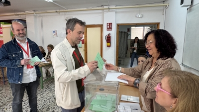  El alcalde Jaén, Julio Millán, ya ha votado en la capital 