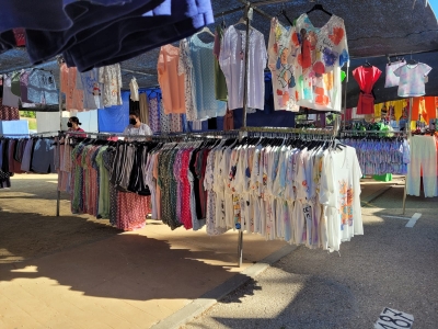  El Ayuntamiento mantiene el mercadillo en el recinto ferial por ahora 