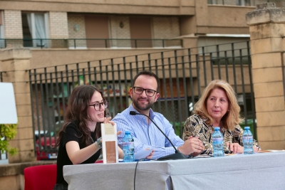  Paula F. Lupiáñez presenta el poemario Pan recién horneado bajo el brazo 