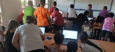  Pegalajar se concentra para exigir la restitución de un maestro 