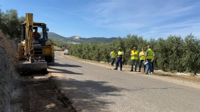  Comienza la adecuación de la vía entre Torredelcampo y Garcíez 