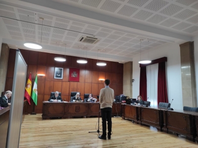  Un monitor se enfrenta a dos años de cárcel acusado de abusos a una menor 