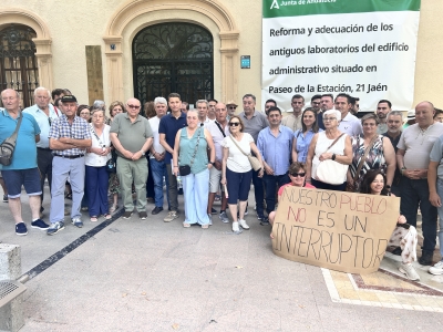  El PSOE apoya la protesta vecinal por los microcortes de luz 