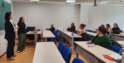  La autora Begoña M. Rueda enseña poesía en un taller de la UJA 