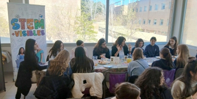  Un 'Café con Ciencia' para despertar vocaciones científicas entre mujeres 