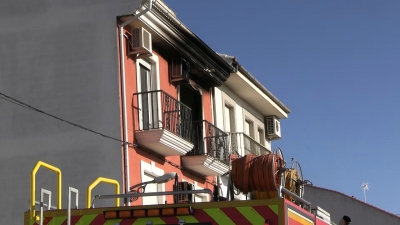  Los Bomberos sofocan un incendio en una vivienda de Torreperogil 