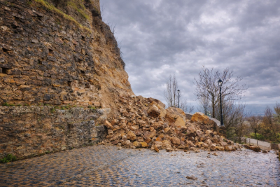  Se derrumba de madrugada una parte de la muralla árabe de Iznatoraf 