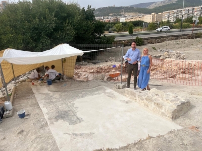  Descubren un fragmento de mosaico en la villa romana de Los Robles 