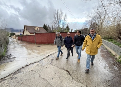 El PP se reúne con vecinos de los Puentes y exige acción municipal 
