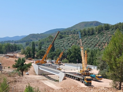  Colocadas las primeras vigas del nuevo puente del Aguadero en Orcera 