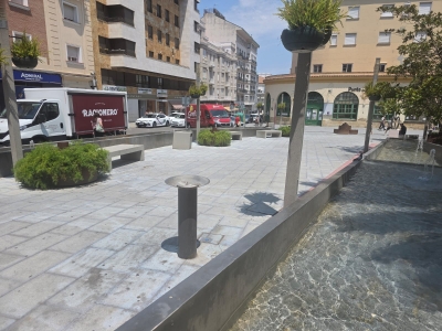  Jaén Antirracista celebra la reposición del mobiliario en Plaza Libertad 