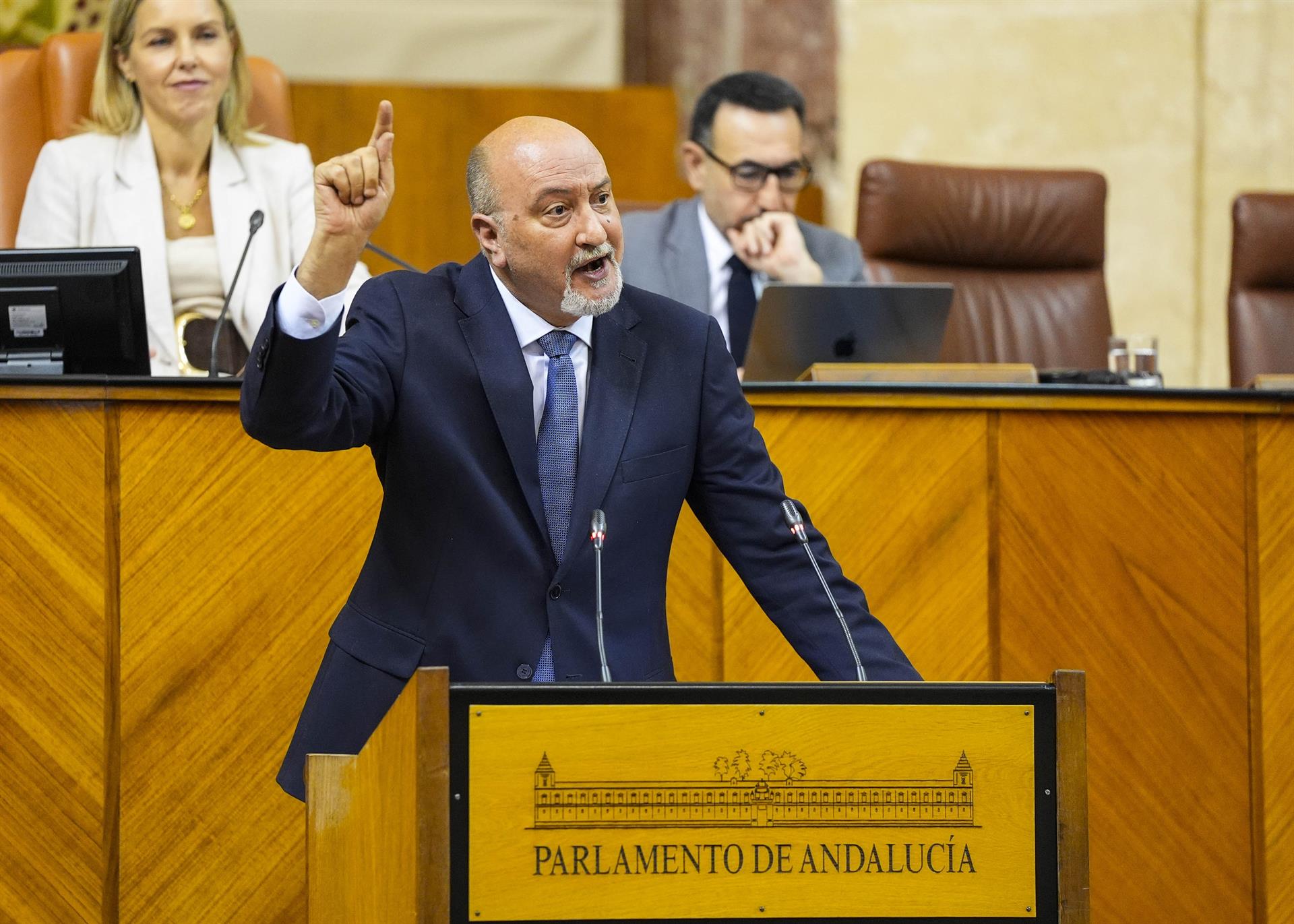  El PP apoya en el Parlamento la "prioridad nacional" de Vox 